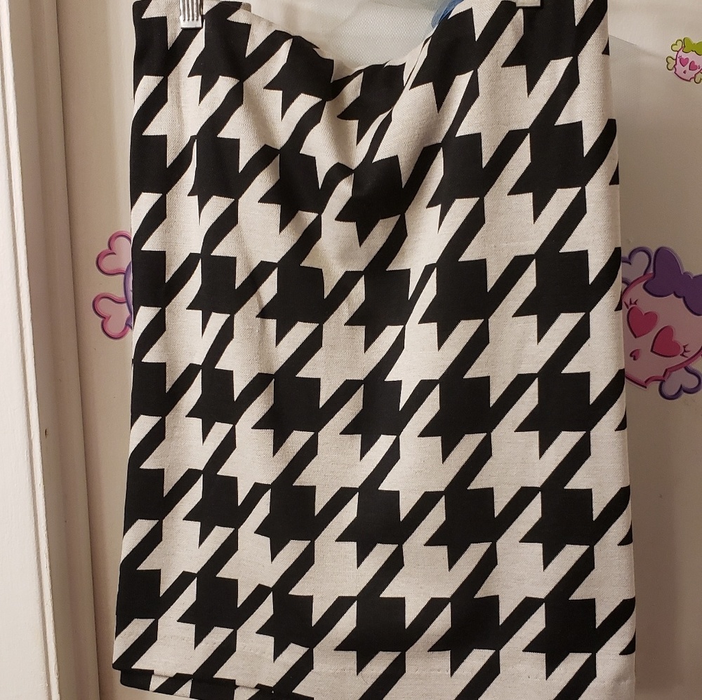 Mid-length skirt brand new